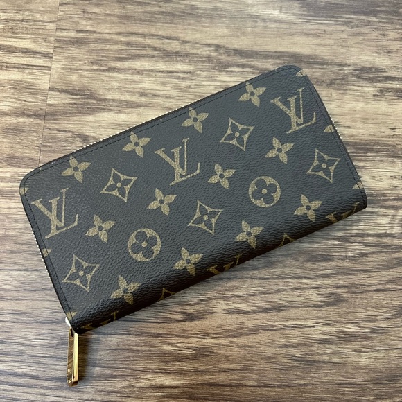 Louis Vuitton Handbags - AUTHENTIC LOUIS VUITTON ZIPPY WALLET